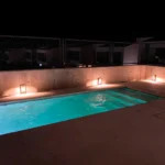 piscina rectangular noche